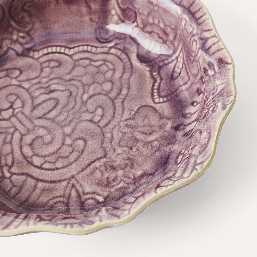 Shallow lavender ceramic bowl with scalloped edge, 17 cm diameter, for starters, desserts or nibbles