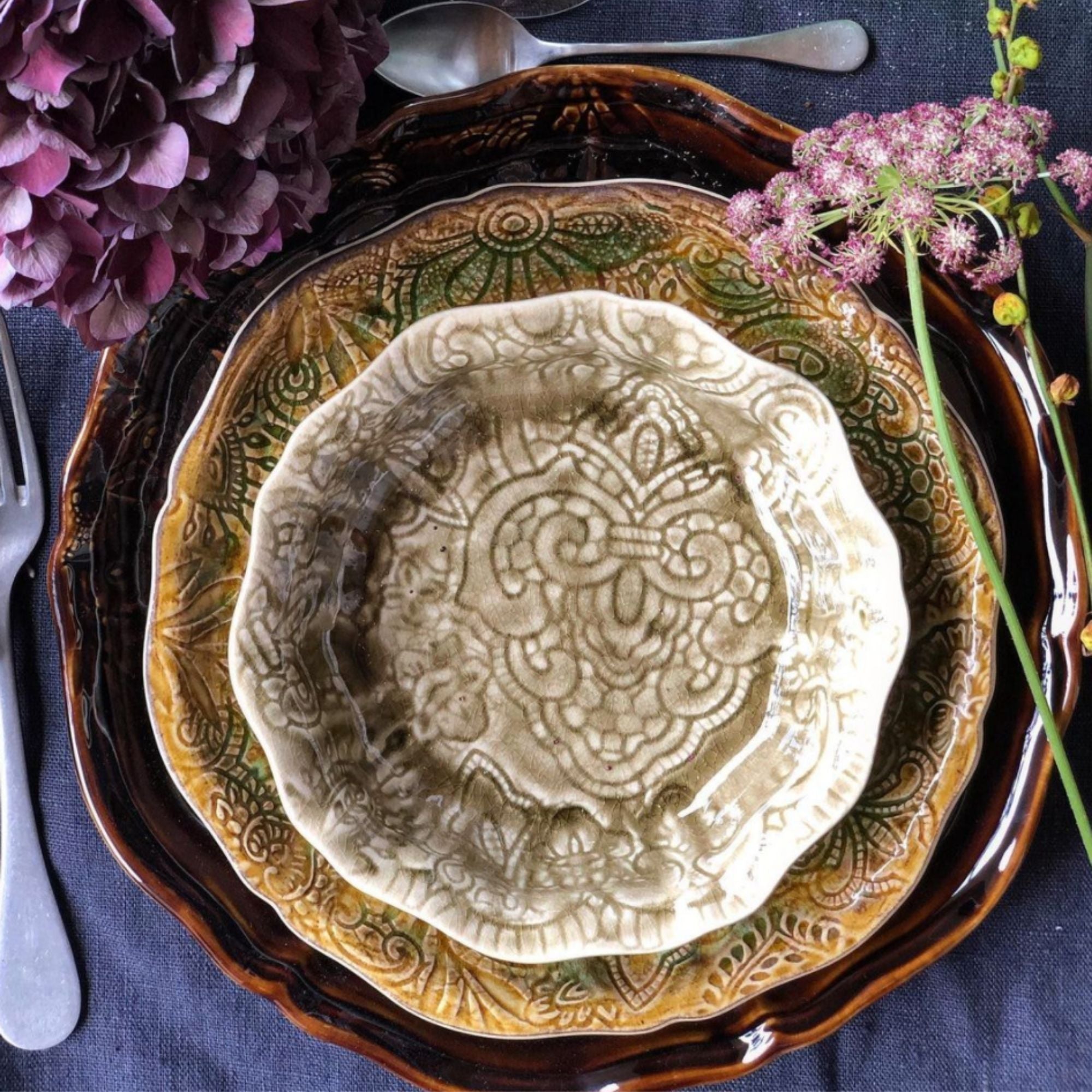 Shallow ceramic bowl in sand glaze with scalloped edge, 17 cm diameter, made in Portugal for starters or dips