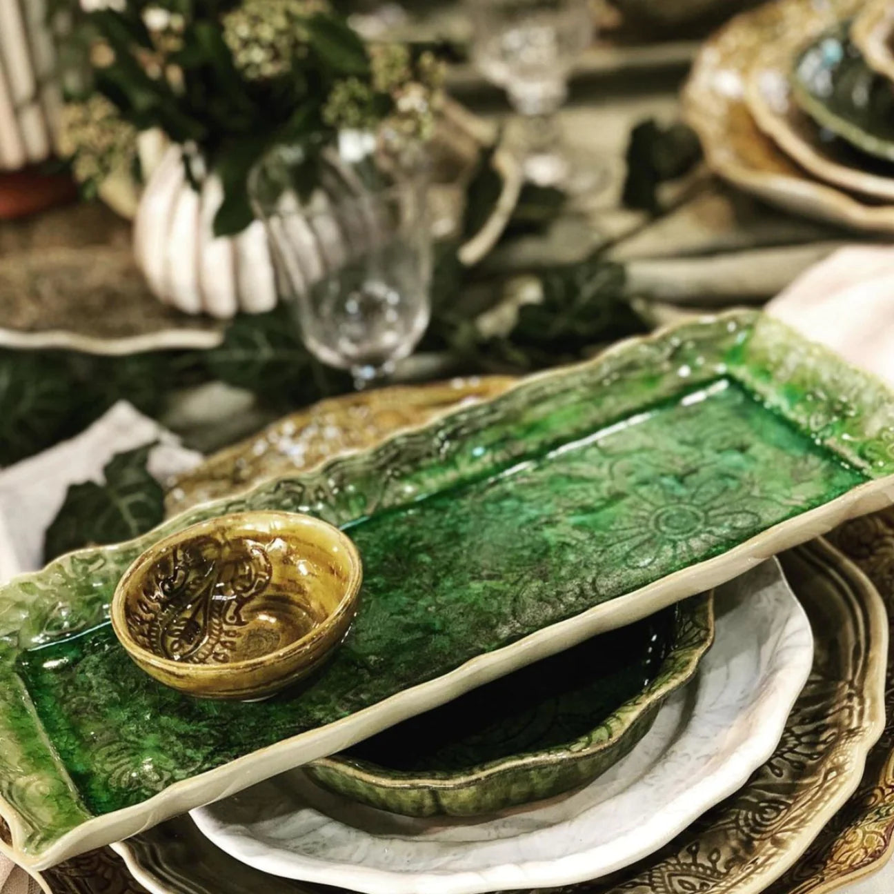 Seaweed-glaze stoneware tray dish, 33.5 x 13.5 cm, crafted in Portugal, for serving canapes or as a bathroom tray